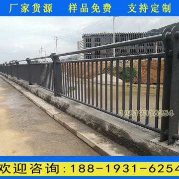 清遠(yuǎn)鍍鋅管河道兩側(cè)圍欄 熱鍍鋅鋼板